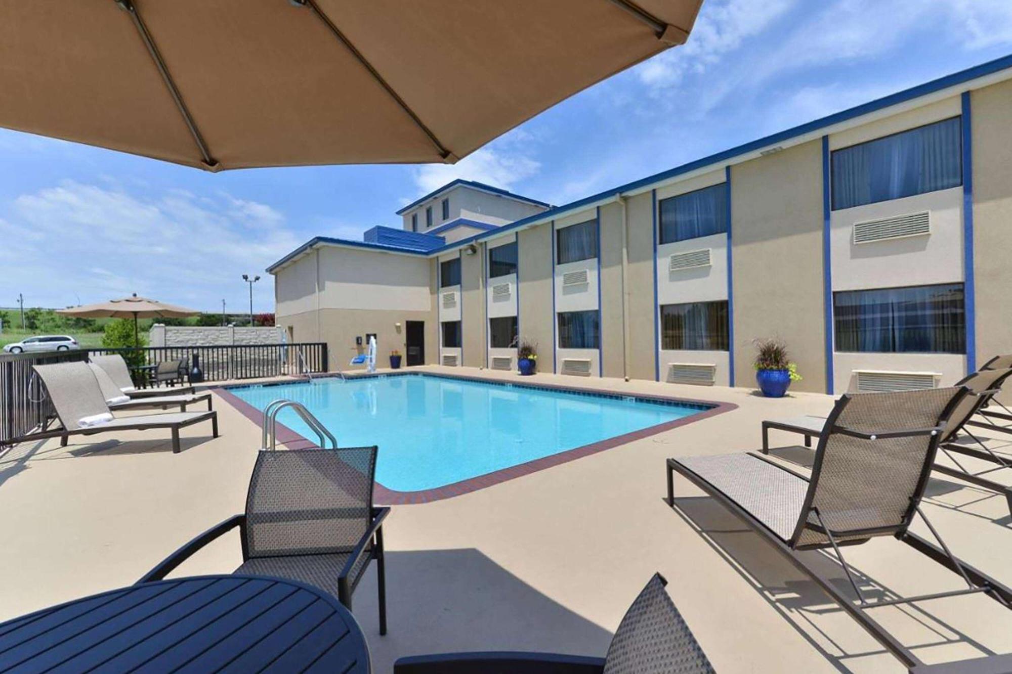 Baymont By Wyndham Ardmore I-35 Exteriör bild