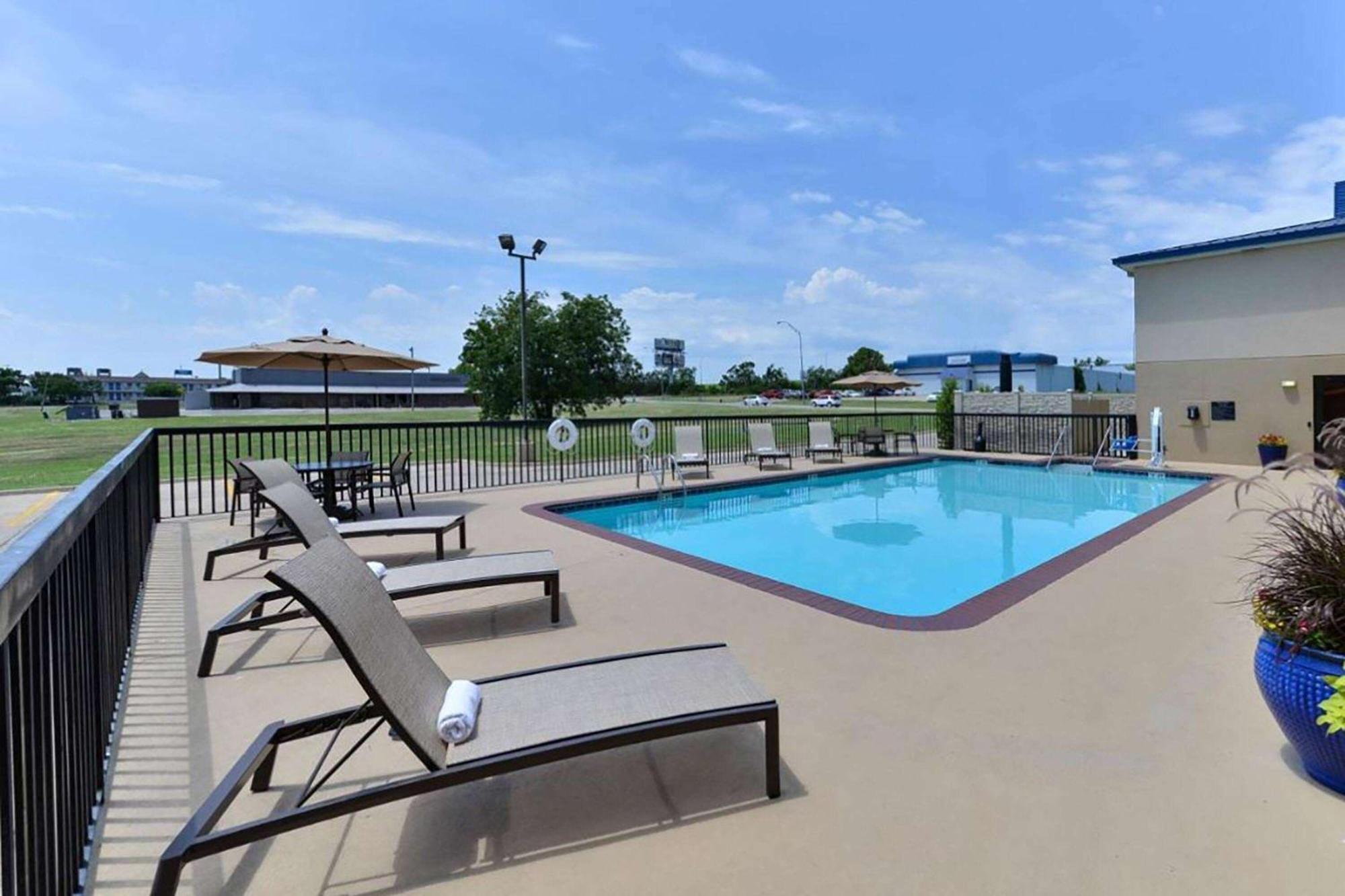 Baymont By Wyndham Ardmore I-35 Exteriör bild